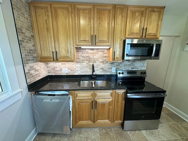 12-14 Olentangy St — Photo 4