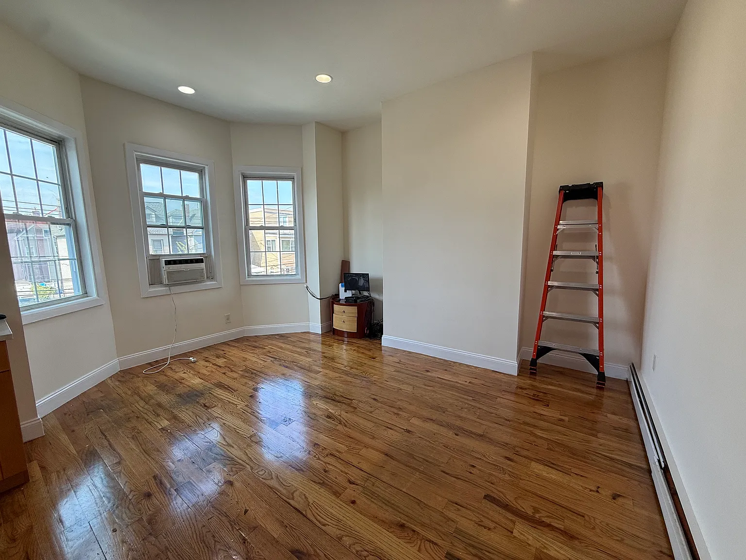 3 bed, $3,400 — Photo 2