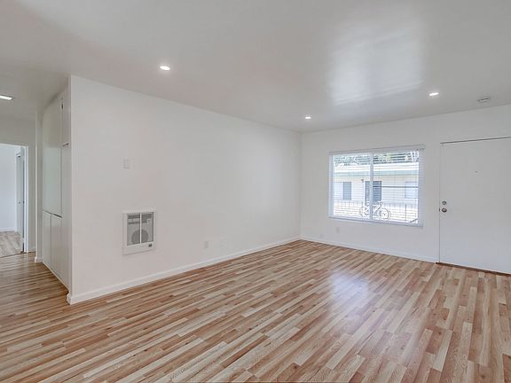 5th image of 4912 W Point Loma Blvd #7