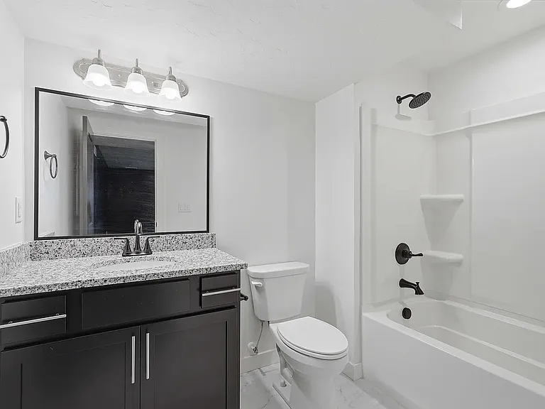 915 N Evelyn St — Photo 17