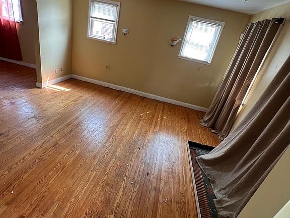 2nd image of 3401 Woodstock Ave