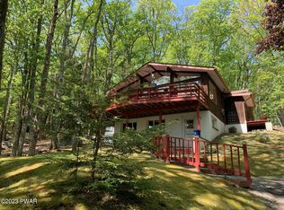 108 Waterview Dr, Hawley, PA 18428