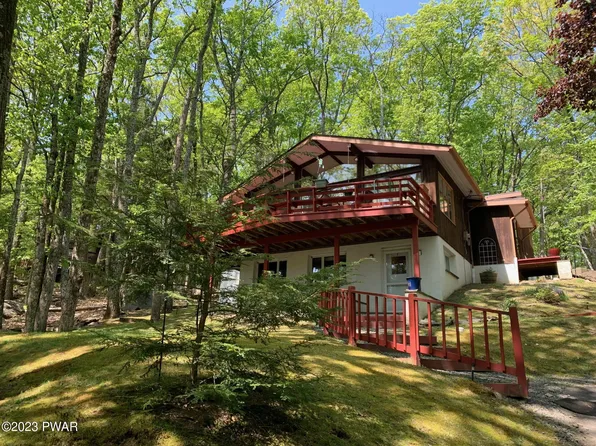 108 Waterview Dr, Hawley, PA 18428