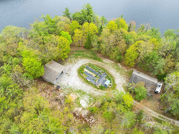 2nd image of 1074 Cooks Rd