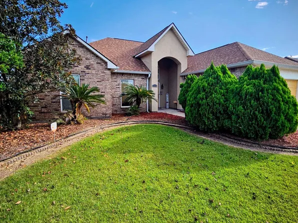 5302 Faulkner Dr, Darrow, LA 70725