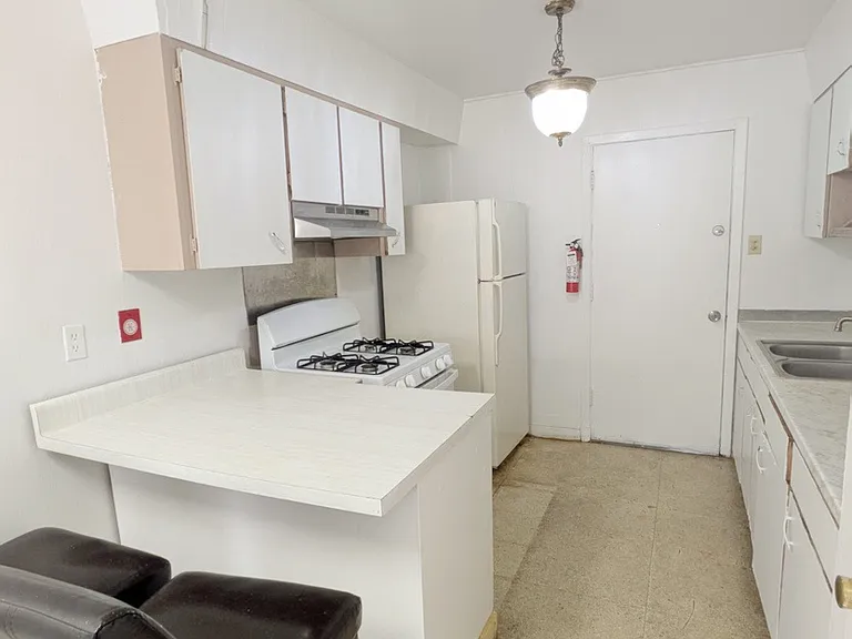 Kitchen with oven/range and refrigerator