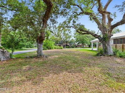 210 Thomas St, Bay Saint Louis, MS, 39520