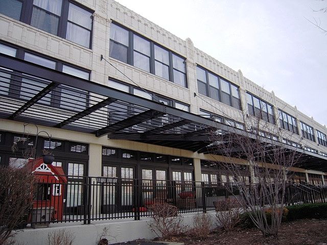 1st image of 1033 W 14th Pl Unit 138