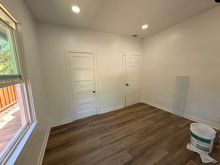 1022 Taft Ave — Photo 6