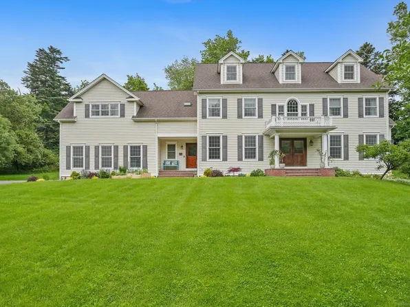 22 Woodbine Road, Woodbridge, CT 06525