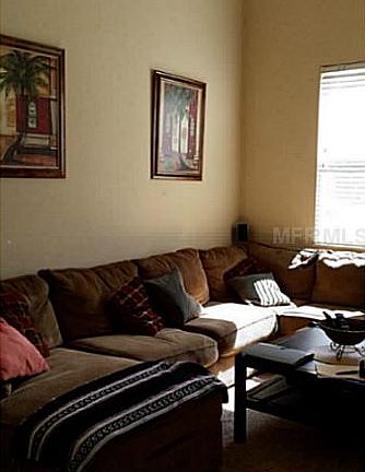 4th image of 900 Carlyle Ln