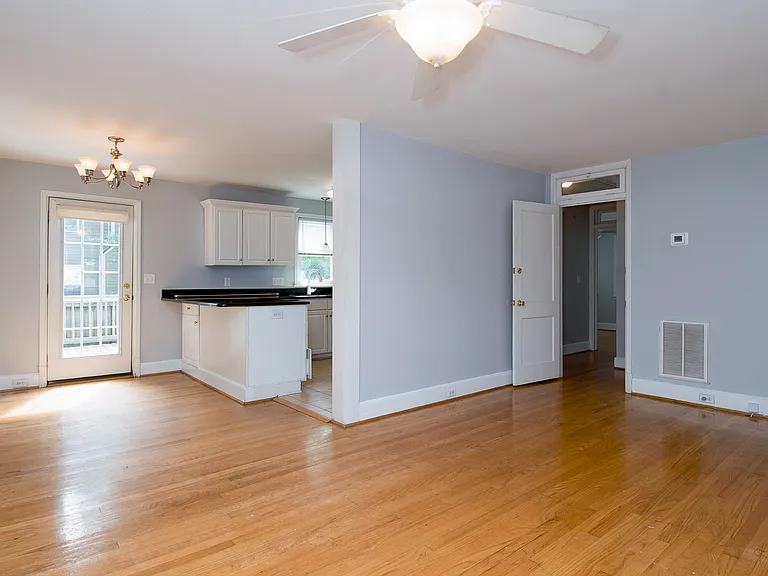 724 Pembroke Ave — Photo 17