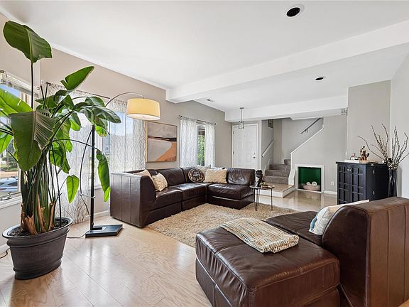 5th image of 4444 Lindell Blvd APT 2