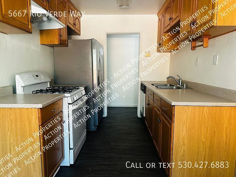 3 Bedroom Home in North Highlands — Photo 4