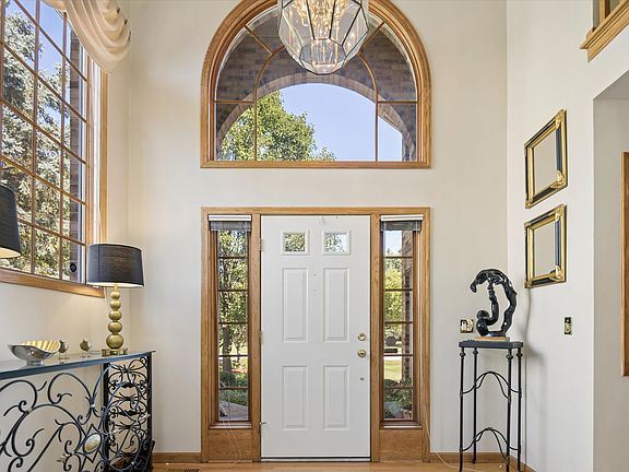 3rd image of 409 Claire Ln
