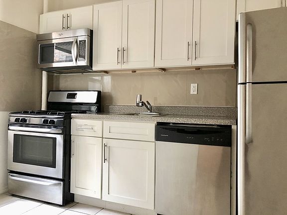 2nd image of 79 Saint Nicholas Pl APT 4E