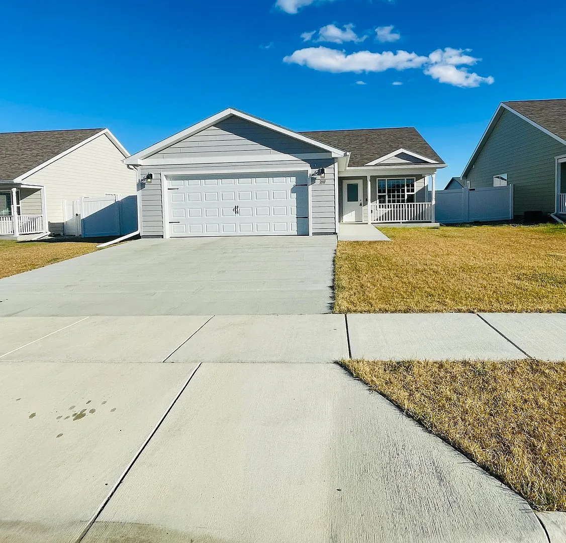 3 Bedroom 2 Bathroom Single Family Home *700+ credit score requirement — Photo 1