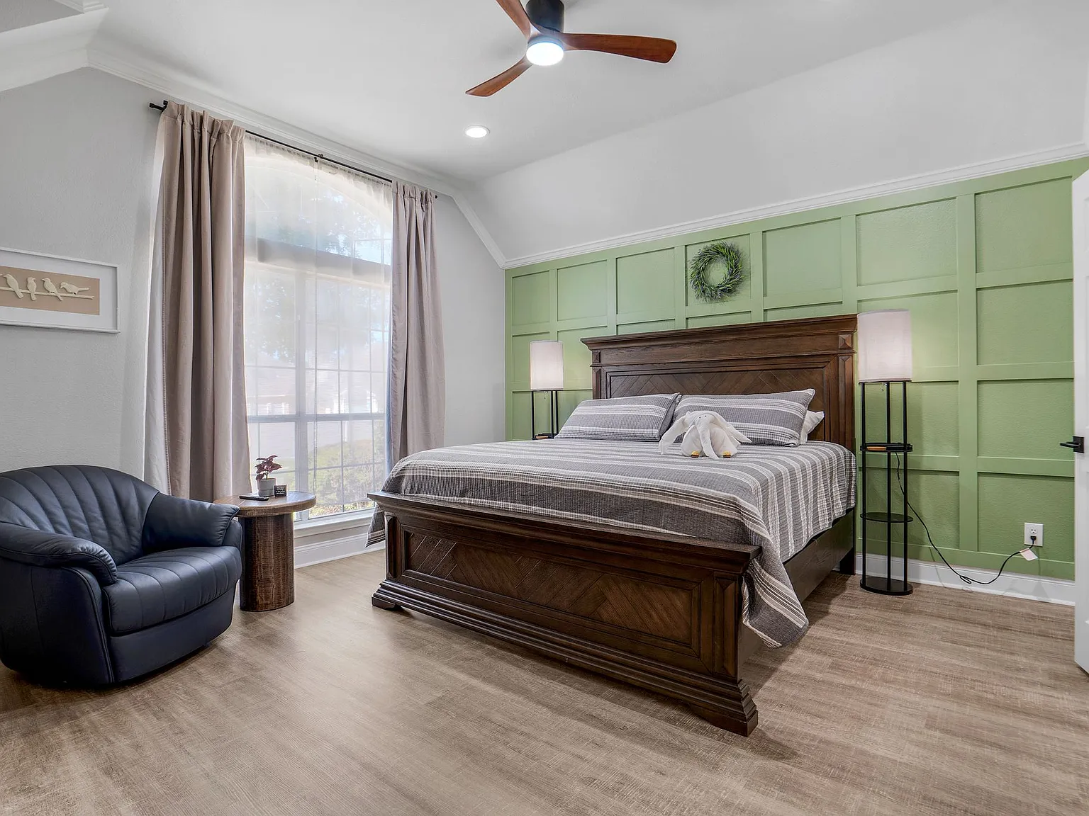 5 bed, 2125 sqft, $5,450 — Photo 3