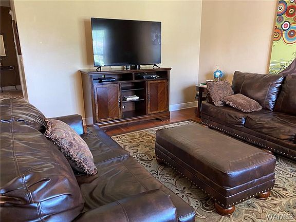 3rd image of 4731 Easton Dr