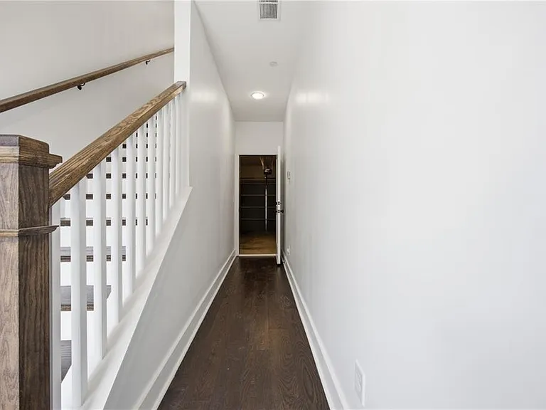 211 Bass St SW #10 — Photo 3