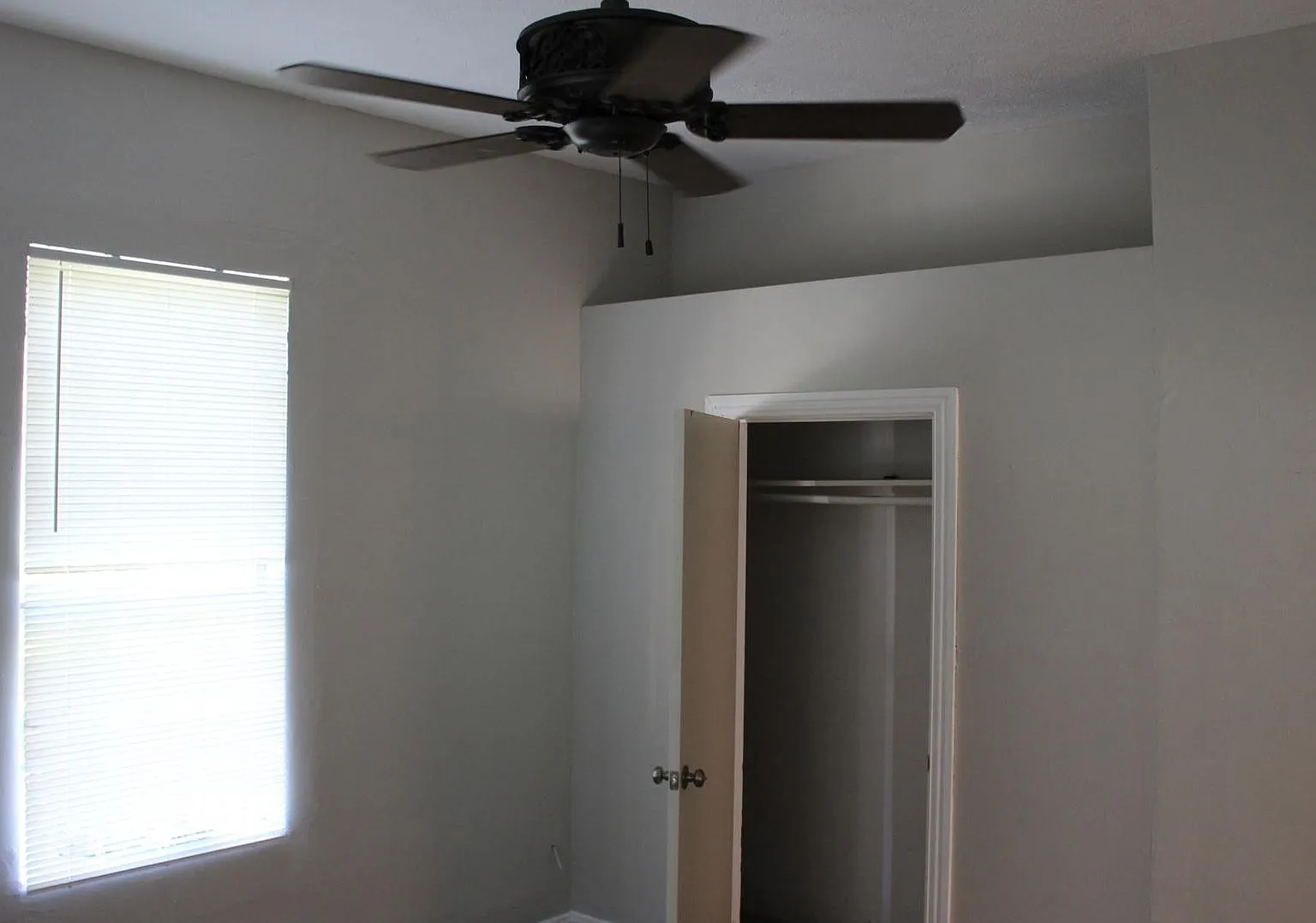 713 Sabine St — Photo 3