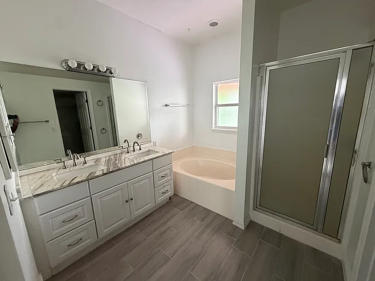 1642 Stanley Ave — Photo 6