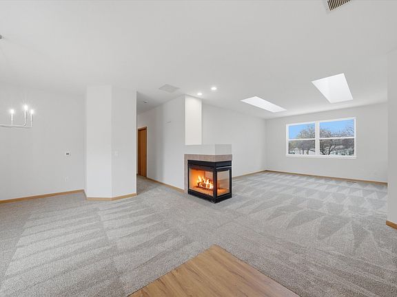 3rd image of 646 S Cadillac Cir