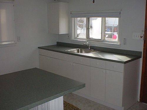 5th image of 717 Scott Ave