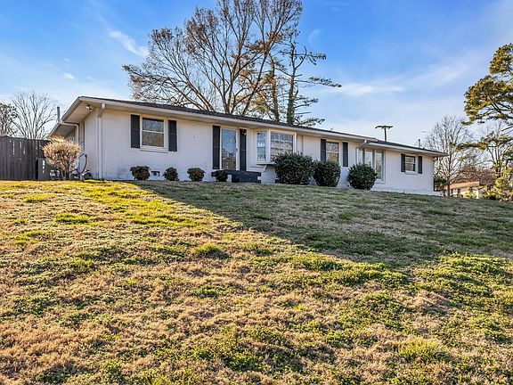 4th image of 301 Bramblewood Dr