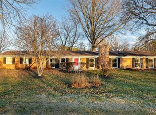 404 Conway Gardens Ln, Saint Louis, MO 63141