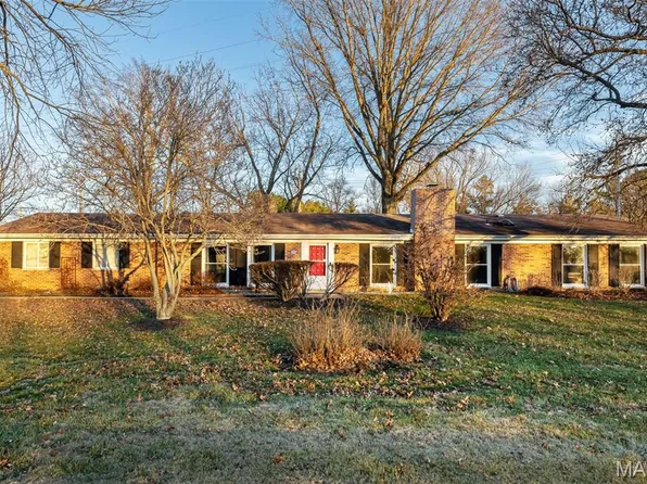 404 Conway Gardens Ln, Saint Louis, MO 63141