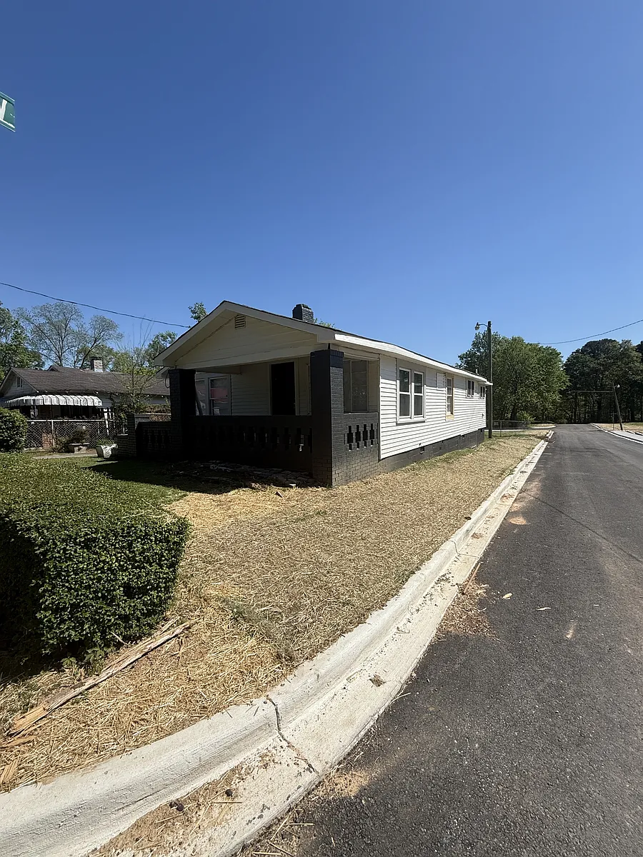 Building Photo - 537 37th Ter W