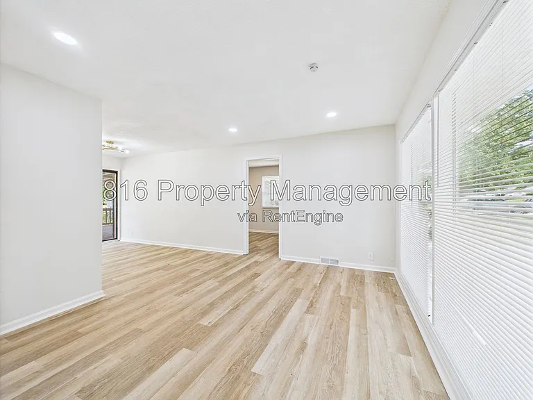 11230 Corrington Ave — Photo 2
