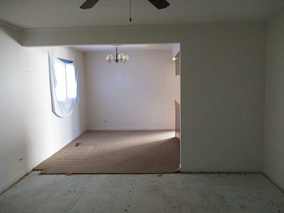 5th image of 805 Basswood St