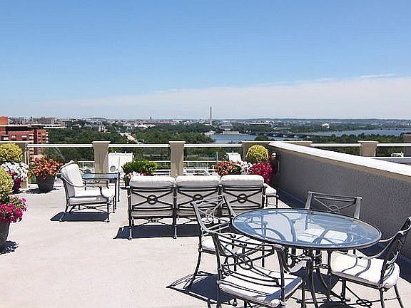 Rooftop with Amazing views of DC