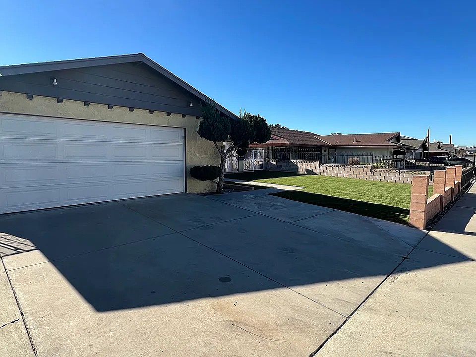 1st image of 16481 Holly Dr