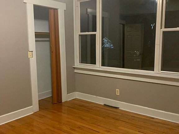 5th image of 985 Oak St APT 2
