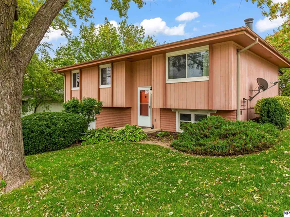 7727 Rosewood Lane Ct, La Vista, NE 68128