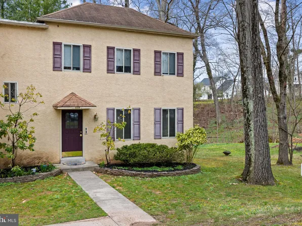 124 Rue Charmille Rd W, Fort Washington, PA 19034