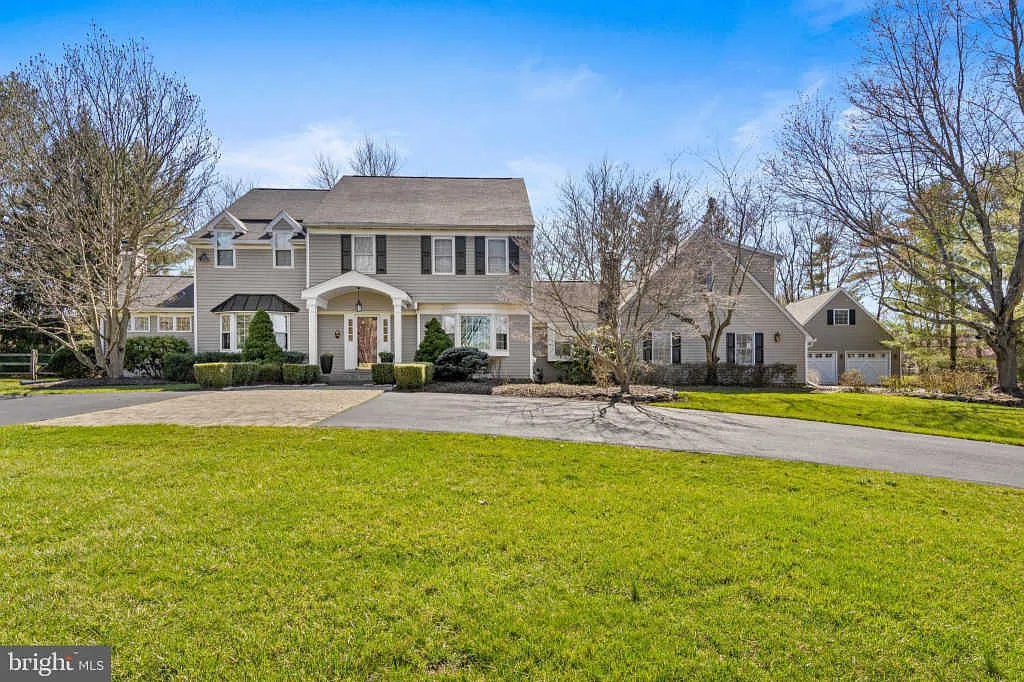 128 Beaumont Pl photo 1