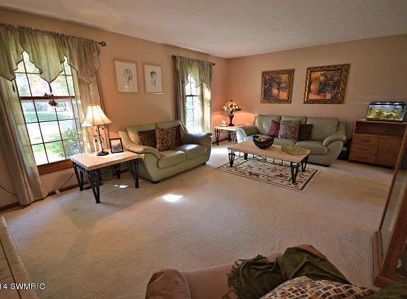 4th image of 1650 Dogwood Dr