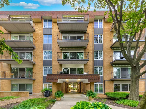 445 N Park Blvd APT 2C, Glen Ellyn, IL 60137