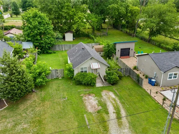 703 SE C St, Bentonville, AR 72712