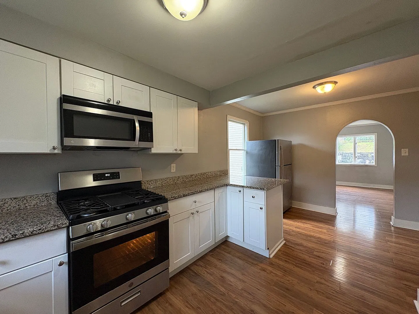 Cozy 2 Bedroom Single Family Home with central AC in Avalon! — Photo 2