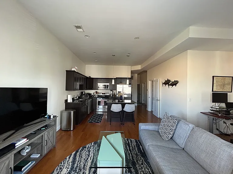 282 Maverick St #3 — Photo 3