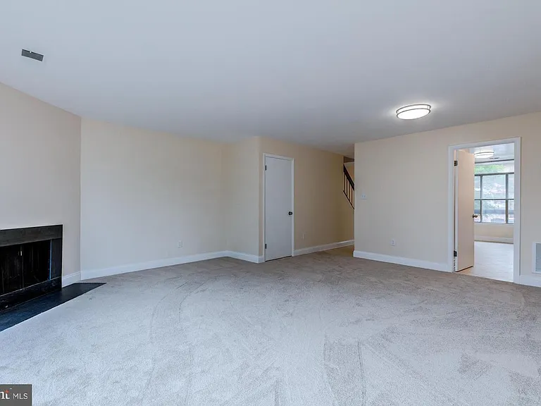 1619 S Hayes St — Photo 9
