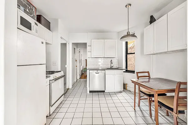 Rented by Avenues Real Estate | media 10