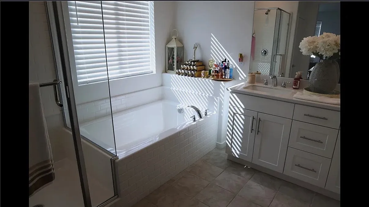 4 bed, 1900 sqft, $4,100 — Photo 3