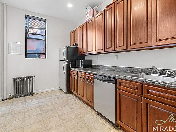 4th image of 168 E 89th St APT 3