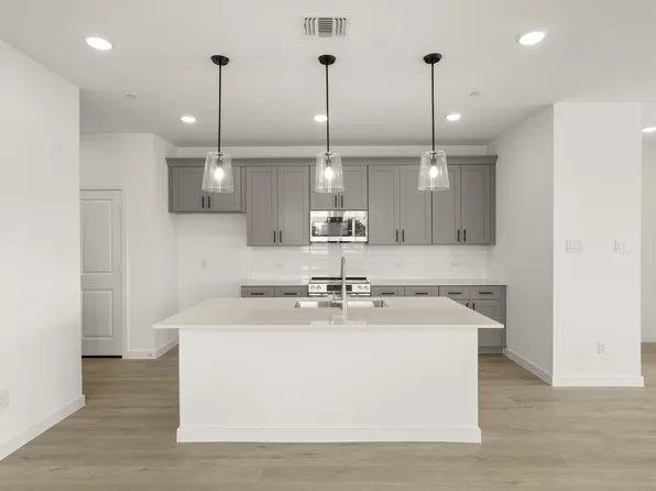 5700 Lakeview Dr, Watauga, TX 76148